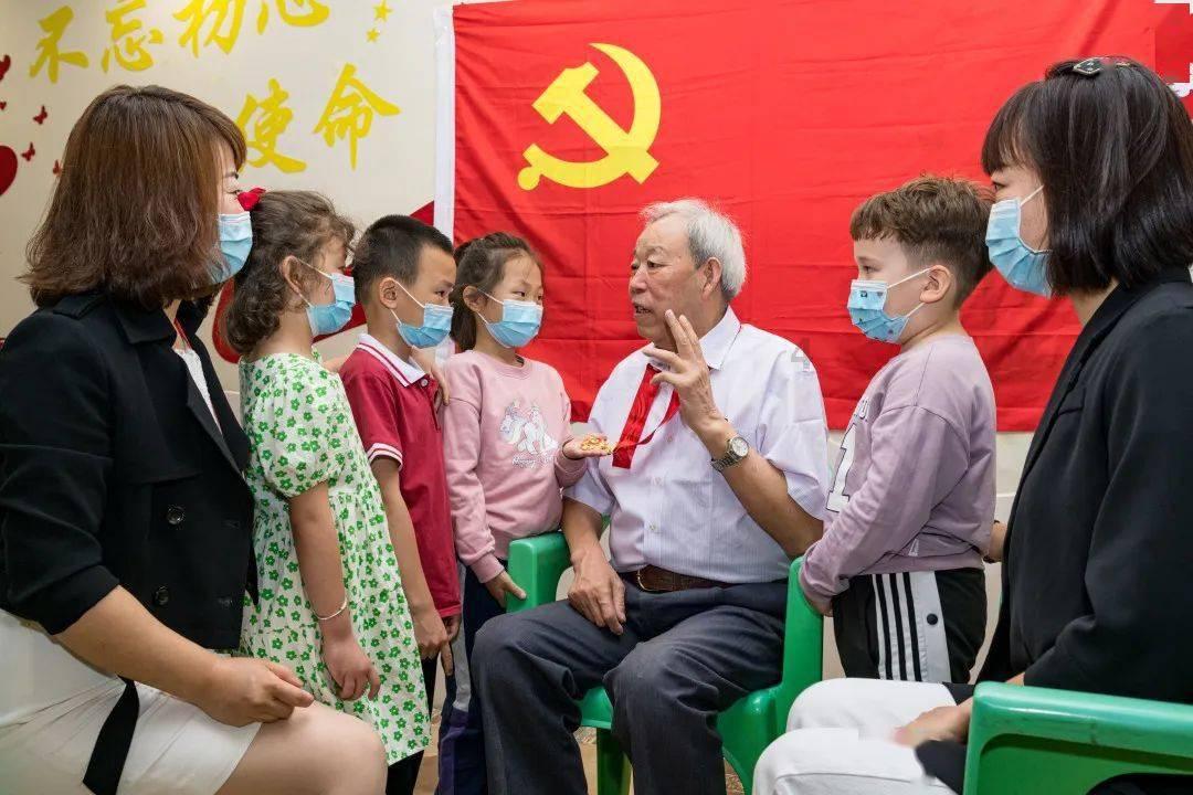 驾车撞烂货车后视镜 司机逃逸六小时落网